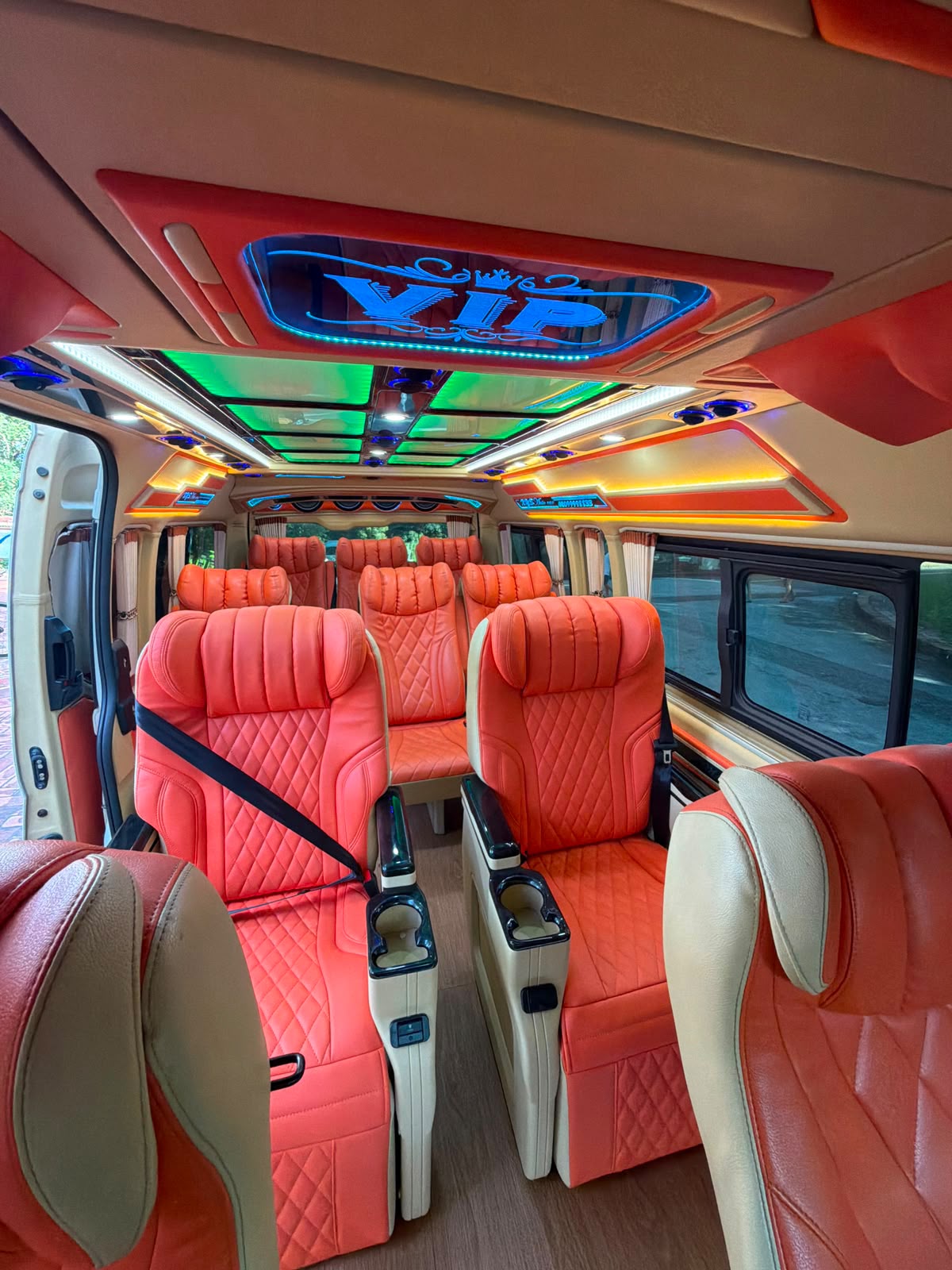 รถบริการ - Lambo Car Rental 21